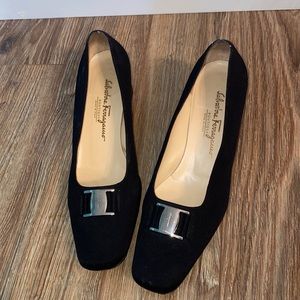 Ferragamo pump shoes